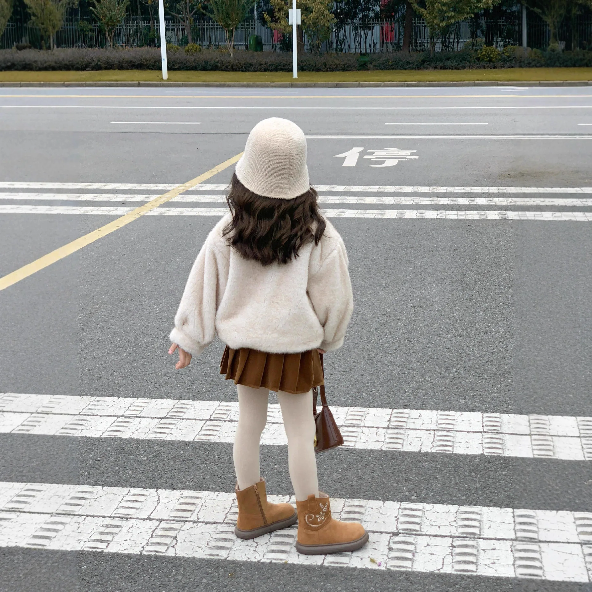 2025 New Winter Style Girls Korean Style Hooded Fur Coat Comfortable and Casual Plus Velvet Thickened Imitation Fur TopBoutique