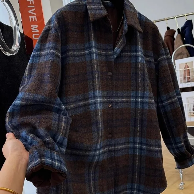 سترة قميص منقوشة سميكة للخريف والشتاء على الطراز الكوري فضفاضة كاجوال وبسيطة ومتعددة الاستخدامات للنساء