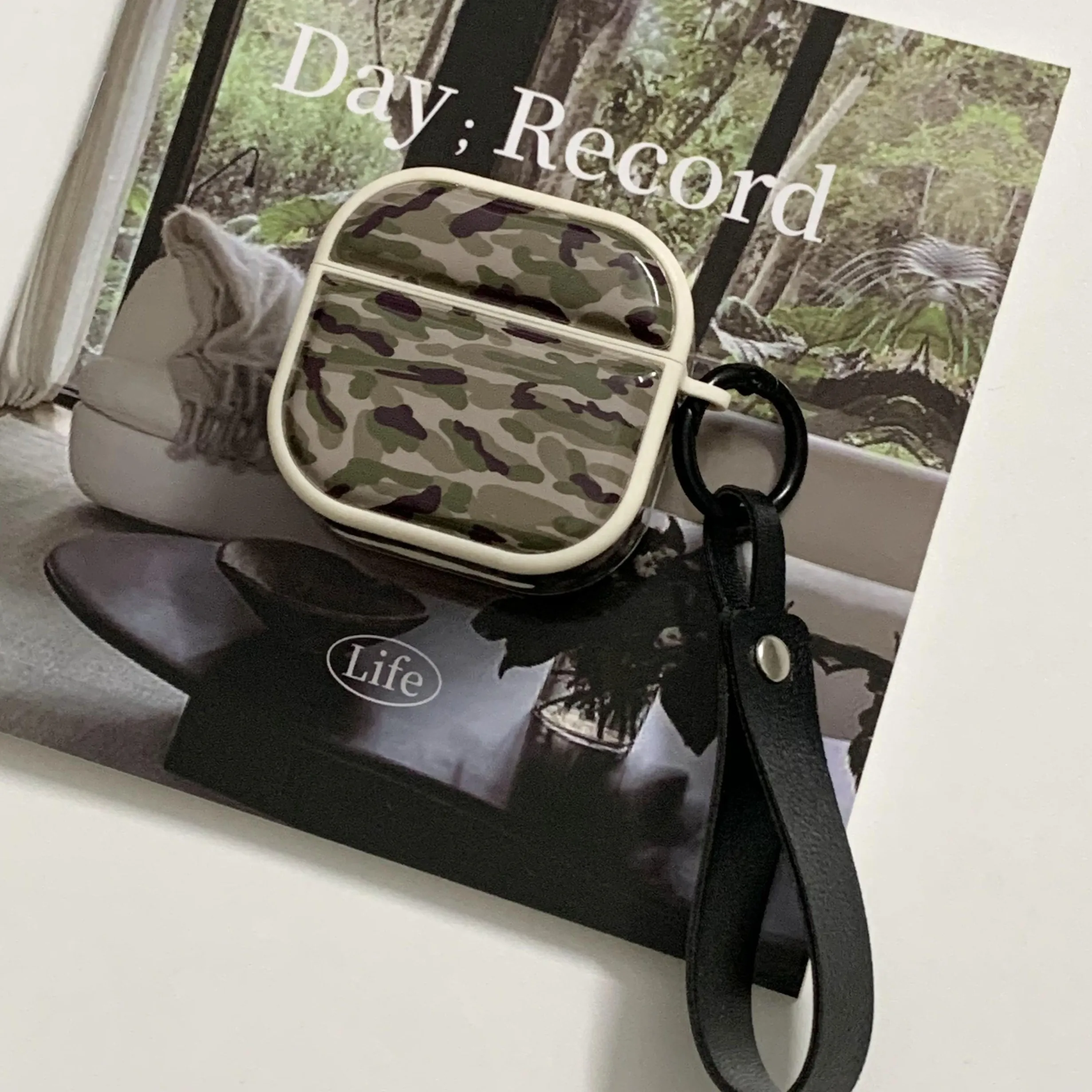 磁気ドラムバッグ迷彩 + レザーロープ Apple に適しています Airpodspro2 ケース/Airpodspro ケース/Airpods4 ケース/Airpods3 ファッション/シンプルなイヤホンケース