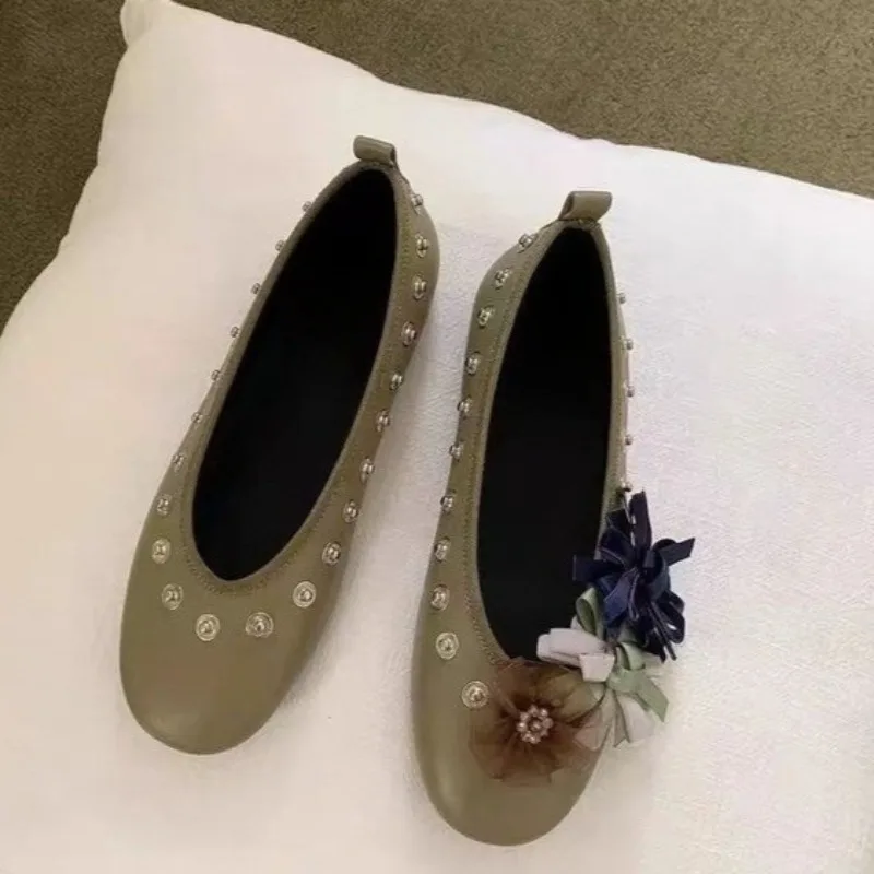 rebitados-de-cano-baixo-unico-sapatos-femininos-outono-novo-dedo-do-pe-redondo-boca-rasa-flor-antiderrapante-resistente-ao-desgaste-apartamentos