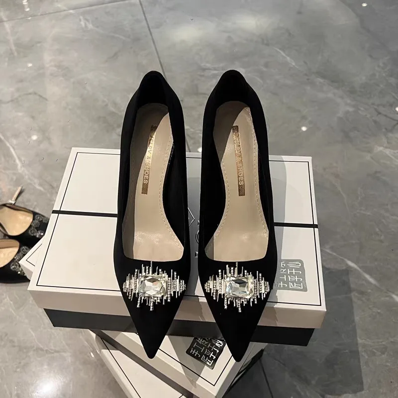 حذاء نسائي جديد موديل 2025 مصنوع من حجر الراين الفرنسي بمقدمة مدببة #3