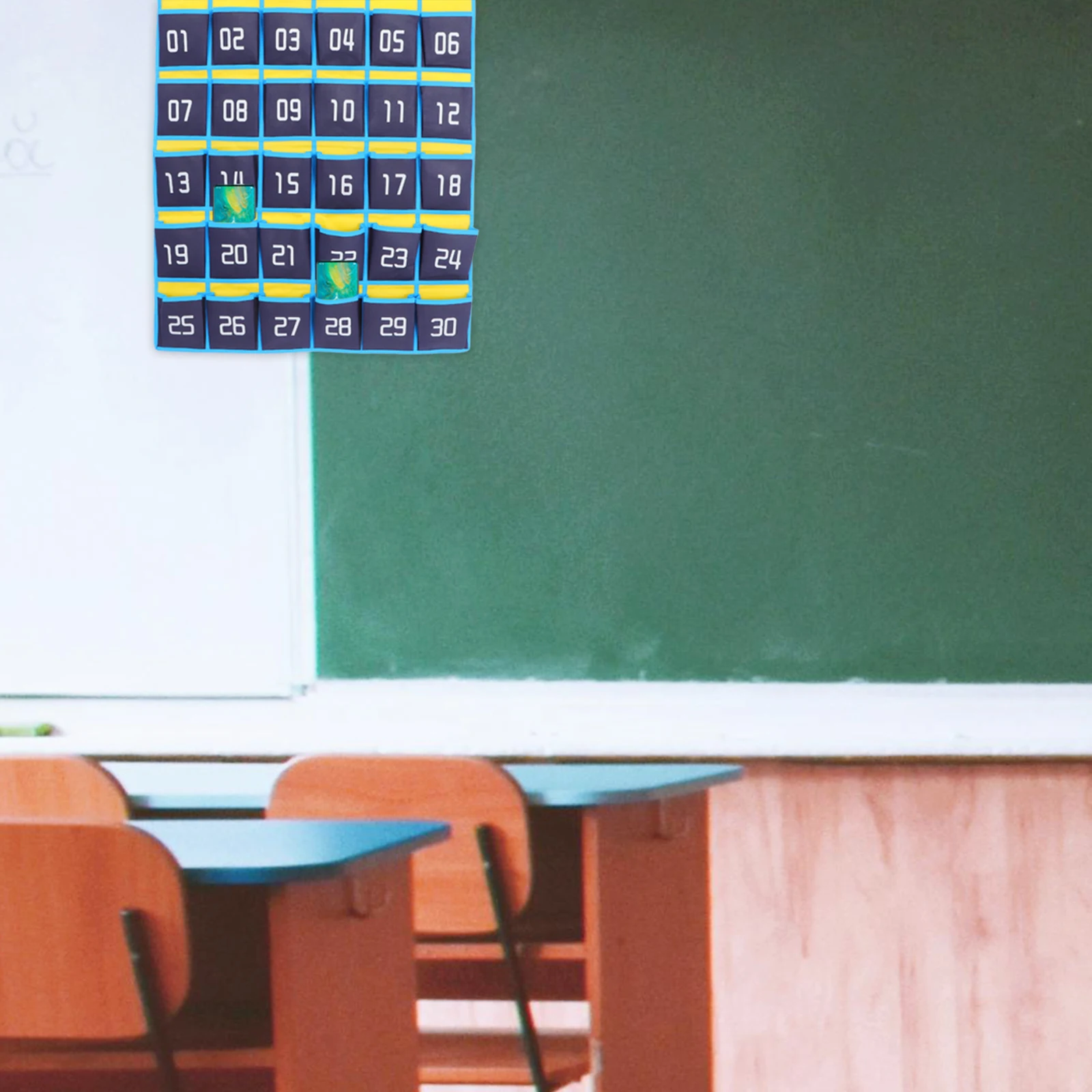 

1pc Cell Phone Storage Bag Classroom Organizer 12 Pockets Wall Hanging Chart for Phones Socks Cards Accessories Cloth