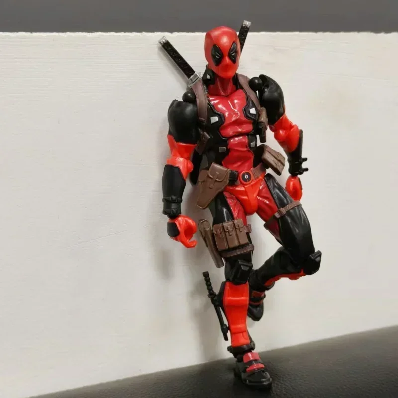 Deadpool Marvel figurka dekoracja lalka ruchomy pulpit Model ozdoby kolekcja zabawek urodziny dzieci prezenty świąteczne