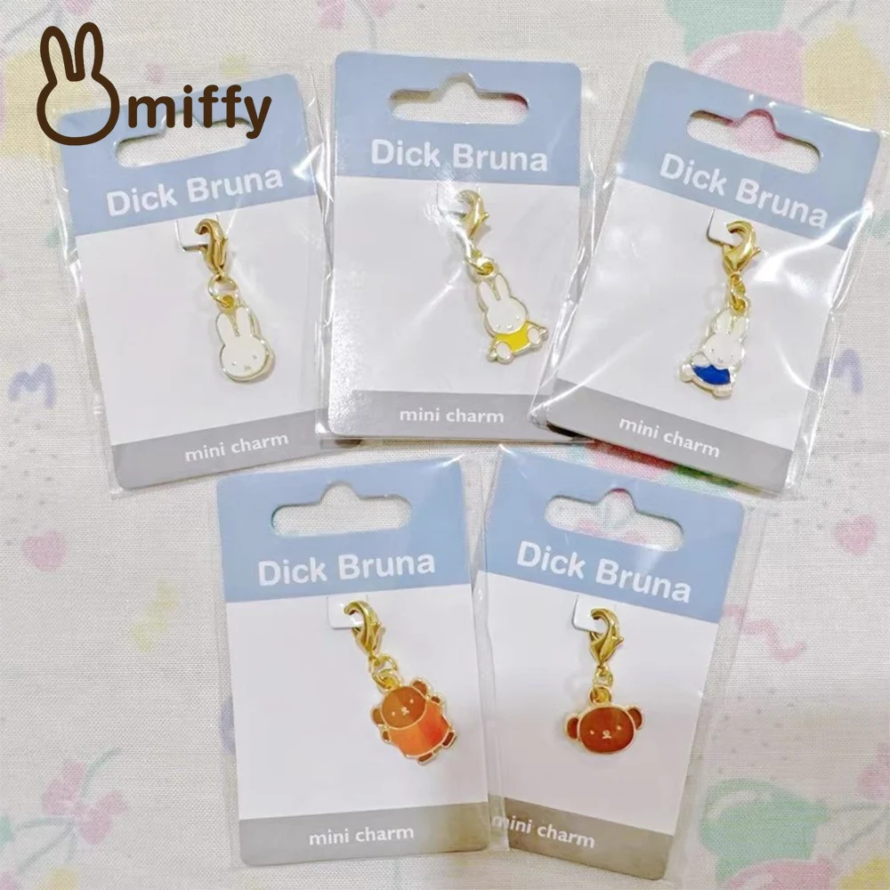 

Милый брелок Miffy Kawaii, маленький кулон, персонализированный и креативный металлический кулон для украшения пары, подарок на день рождения для девочки, Рождественский подарок