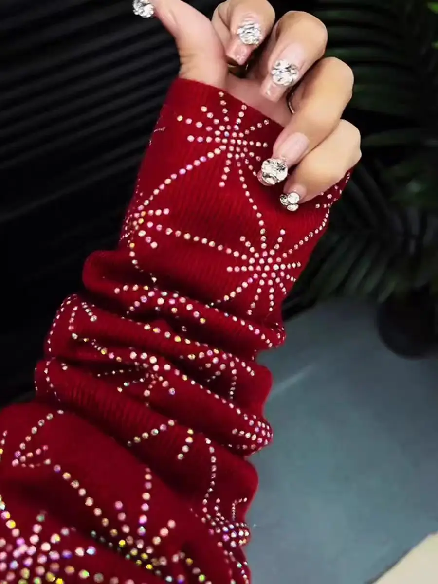 Stile di lusso Sparkle Diamanti Foratura a caldo Vino Rosso Maglione per le donne Autunno/Inverno Maglieria Pullover pull femmes 2025 Trend