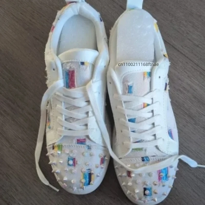 Street-Dance-Schuhe für Herren und Damen, perforiertes Segeltuch, modisch, atmungsaktiv, rote Sohle, Niete, personalisierte Freizeitschuhe