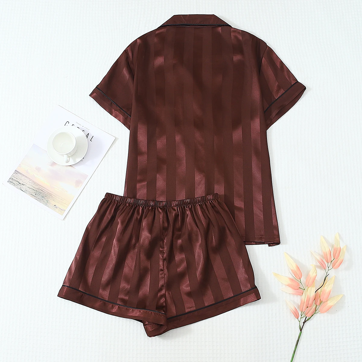 Two-Piece Set of Comfortable Satin Striped Printed Collared Button-Down Short-Sleeve Top with Pockets and Bow Shorts, Spring/Summer Women's Pajama Loungewear Set Suitable for Home Use