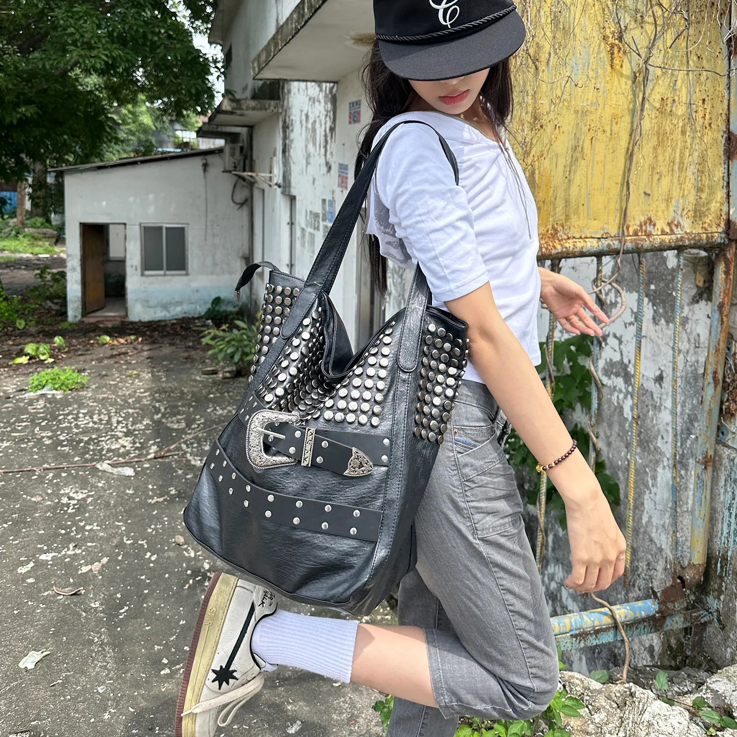 

Shoulder Locomotive Goth Soft Leather Large Capacity Commuter Shoulder Bag Women Y2K Star Tote Bag