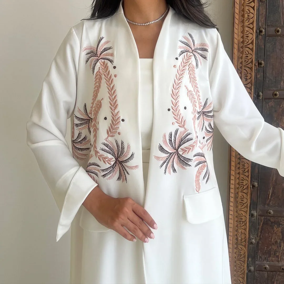 Mode moderne brodé nouvelles femmes musulmanes moyen-orient Abaya veste blanc élégant Abaya Robe Cardigan