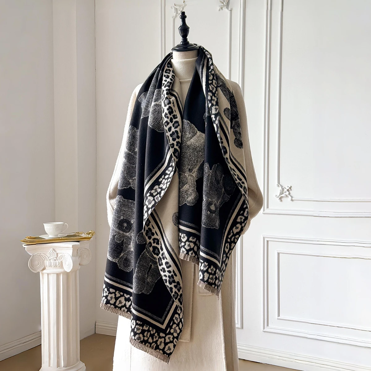 

Women's New Fashion Faux Cashmere Winter Foulard Vintage Print With Tassels Thick Warm Pashmina Two-Sided Scarf Outdoor Shawls