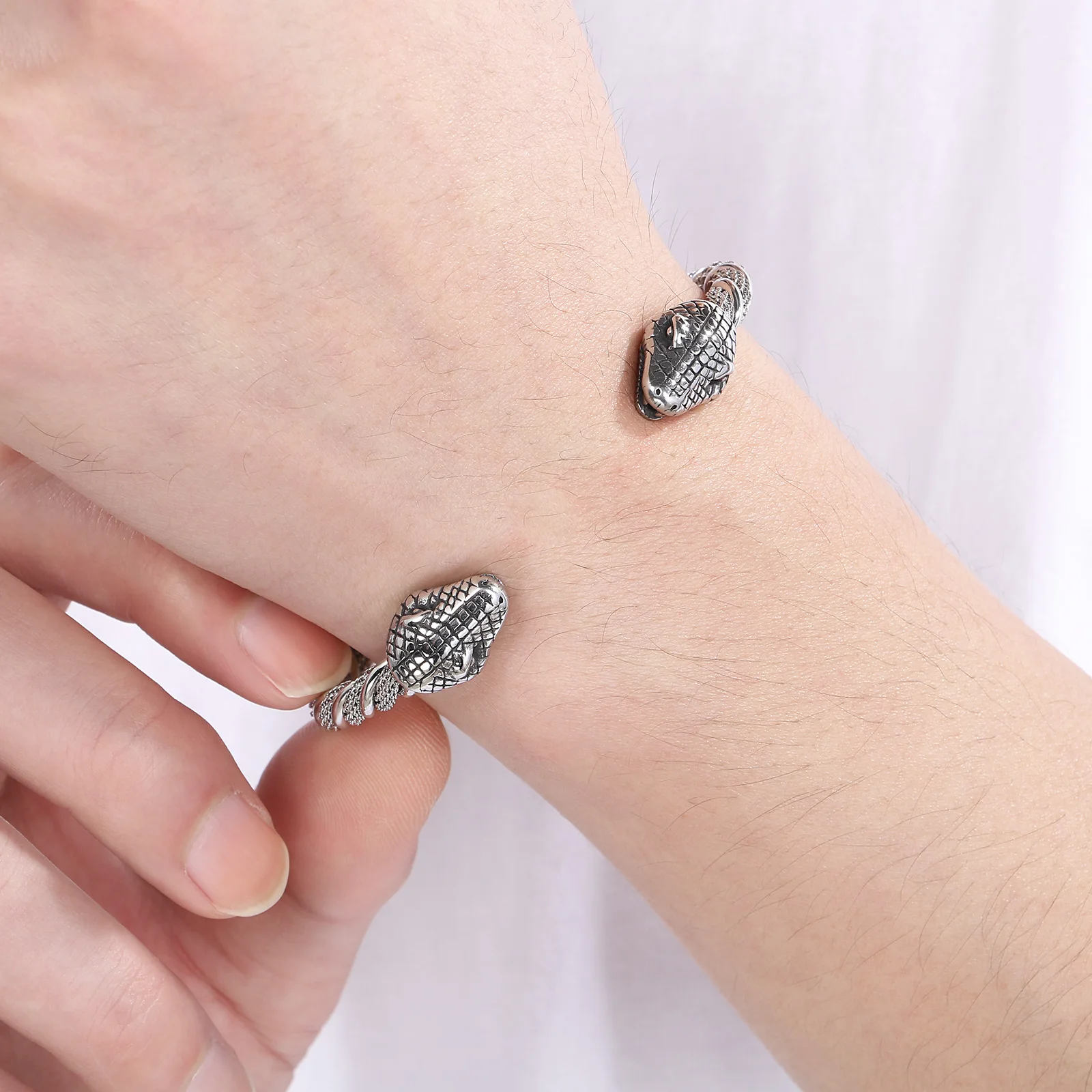 

Браслет-манжета из нержавеющей стали в стиле панк, двойная змеиная голова, C-образный открытый браслет, модные украшения с головой волка для мужчин