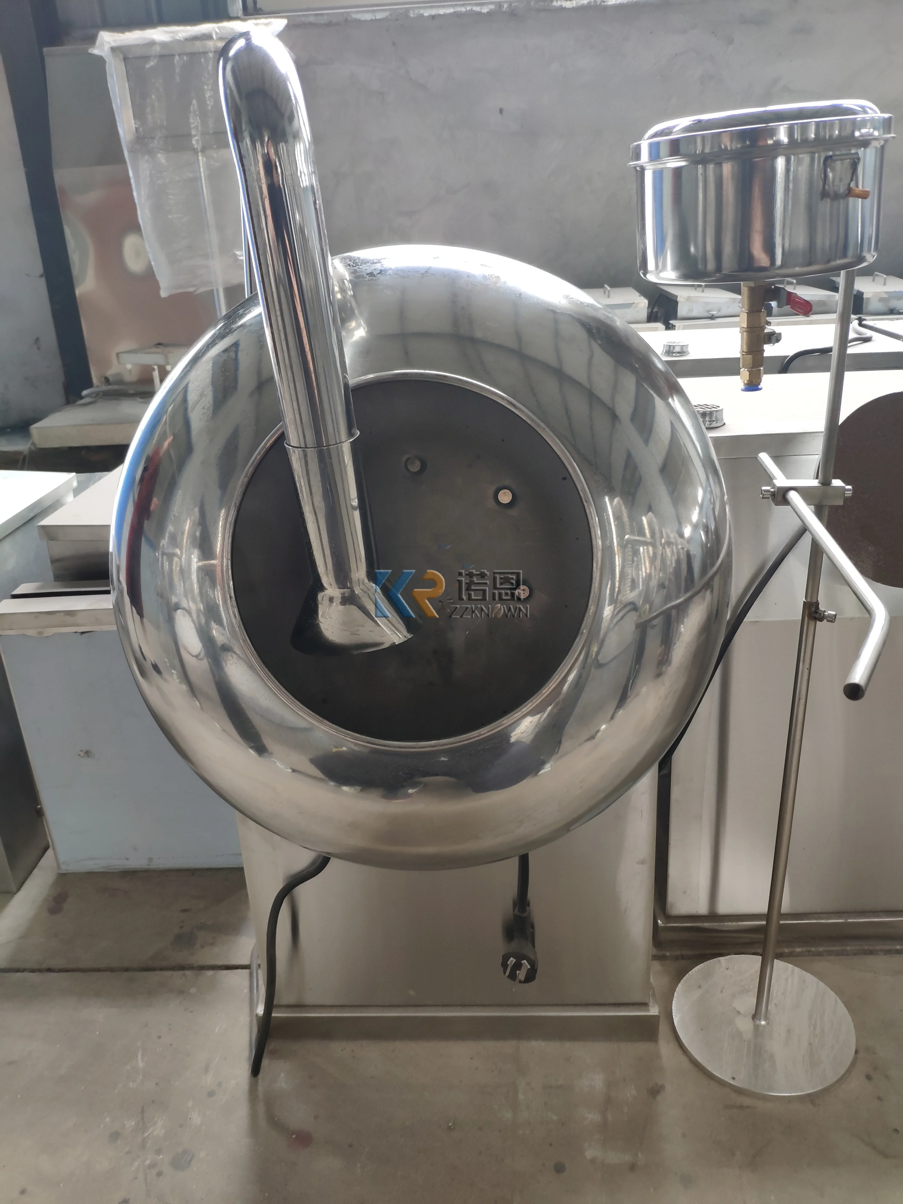 อัตโนมัติไฟฟ้าเชิงพาณิชย์ช็อกโกแลต Panning Enrobing เครื่องมัลติฟังก์ชั่ถั่วลิสงลูกอมน้ําตาลเคลือบเครื่องพ่น