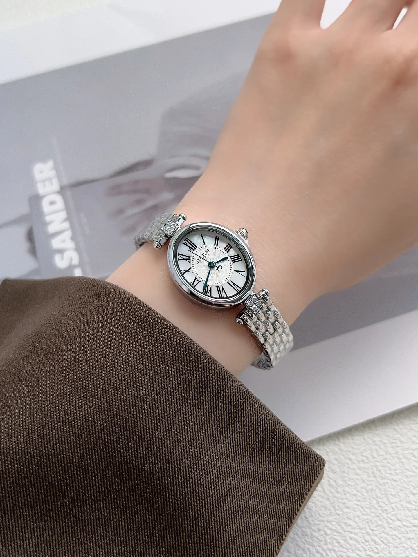 2025 New Oval Luxury High-end British Style Retro Women's Watch High Quality Luxury Watch Women's Luxury Watch