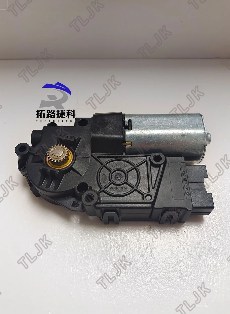 

Sunroof control motor (motor assembly) suitable for Land Rover RANGE ROVER VELAR, the model is LR157828=LR116350=LR094010.