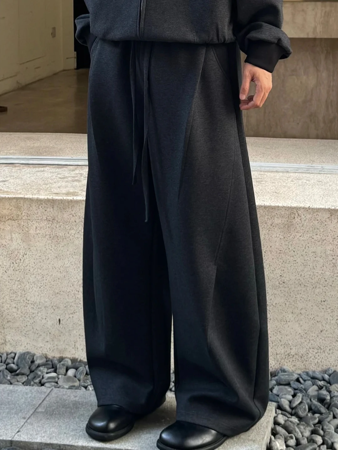 

Мужские черные деконструированные брюки с широкими штанинами, осенние, свободного кроя, повседневные, с отворотами, прямого силуэта