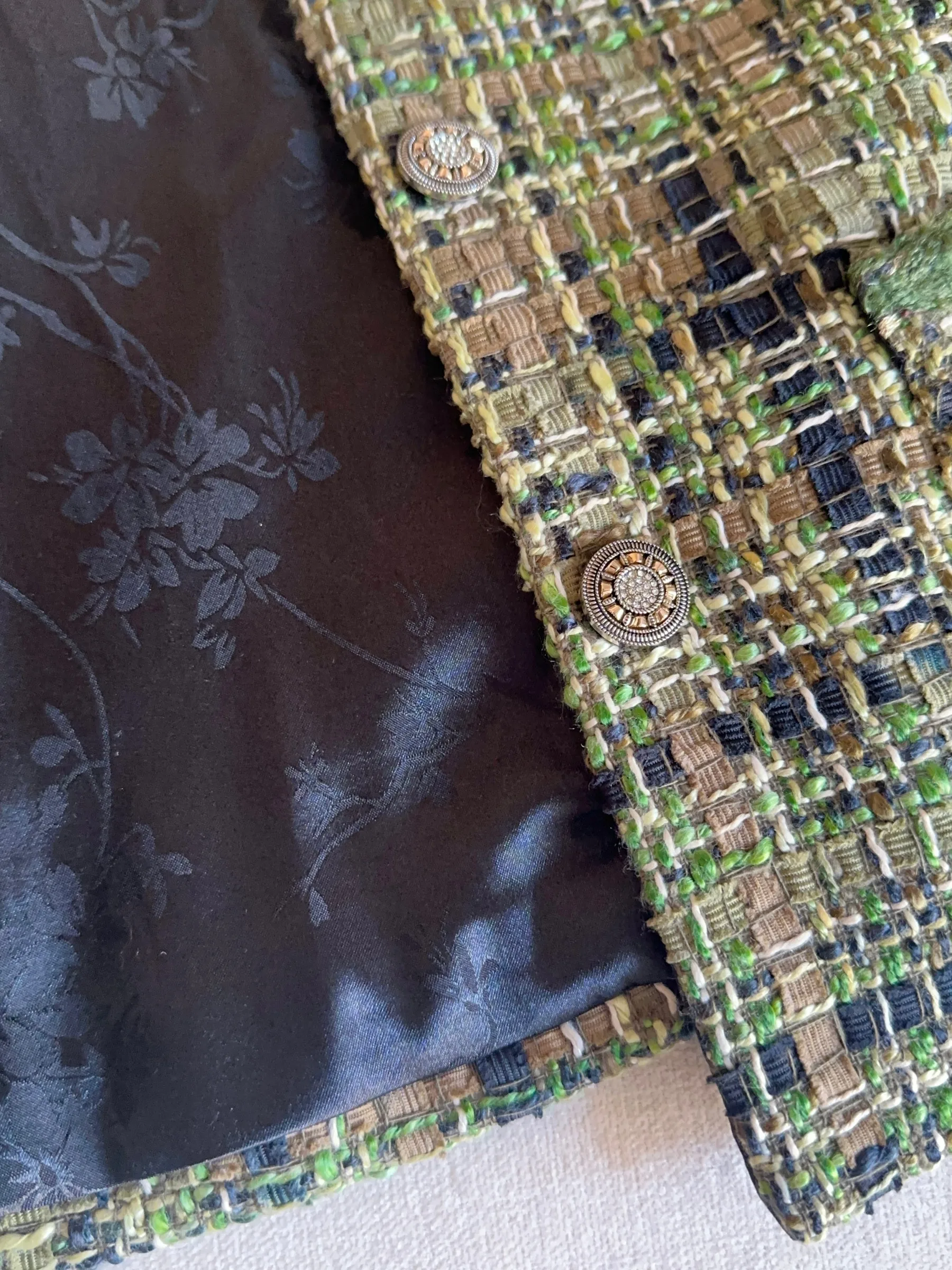 เสื้อโค้ทผู้หญิงสไตล์เรโทร รุ่นใหม่ประจำฤดูใบไม้ร่วง-ฤดูหนาว ปี 2024 ให้ความรู้สึกหรูหรา ผ้าทวีด รุ่น A7866 เหมาะสำหรับใส่ทำงาน ทรงหลวม แขนยาว