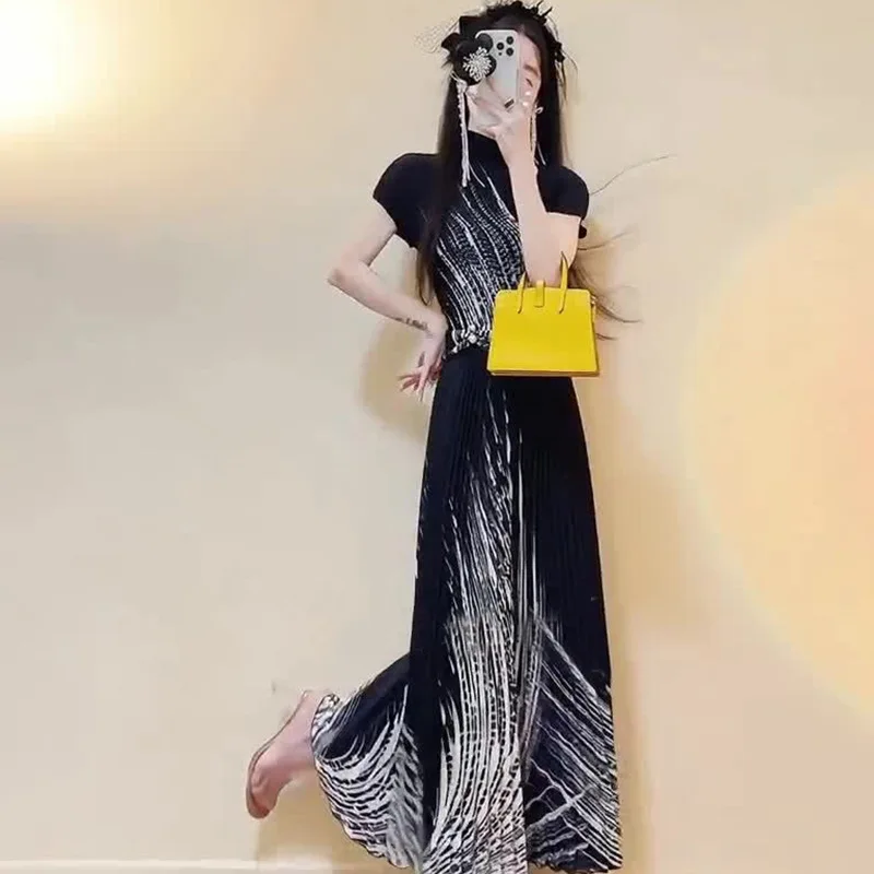 

Slim Versatile Printed Top Pleated High-waisted Half-body Skirt Two-piece Miyake 2025 Summer New Women's Fashion Casual Suit