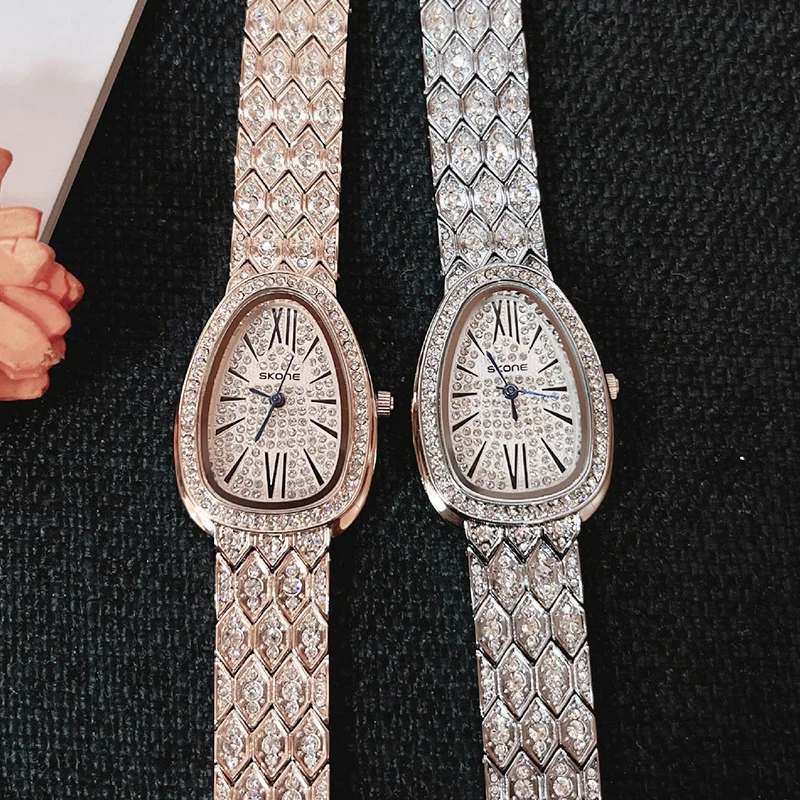 À prova dwaterproof água personalizado cabeça de cobra cheio diamante estilo europeu e americano à prova dwaterproof água quartzo tendência moda relógio feminino