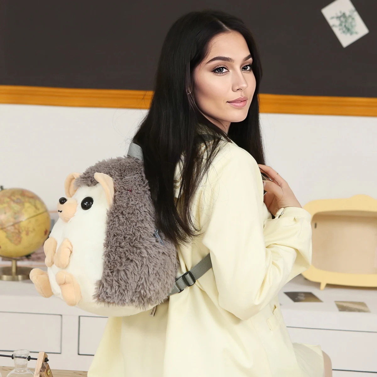 Una linda mochila de erizo suave y redonda, una mochila de erizo creativa bidimensional personalizada, un regalo creativo de cumpleaños, ho