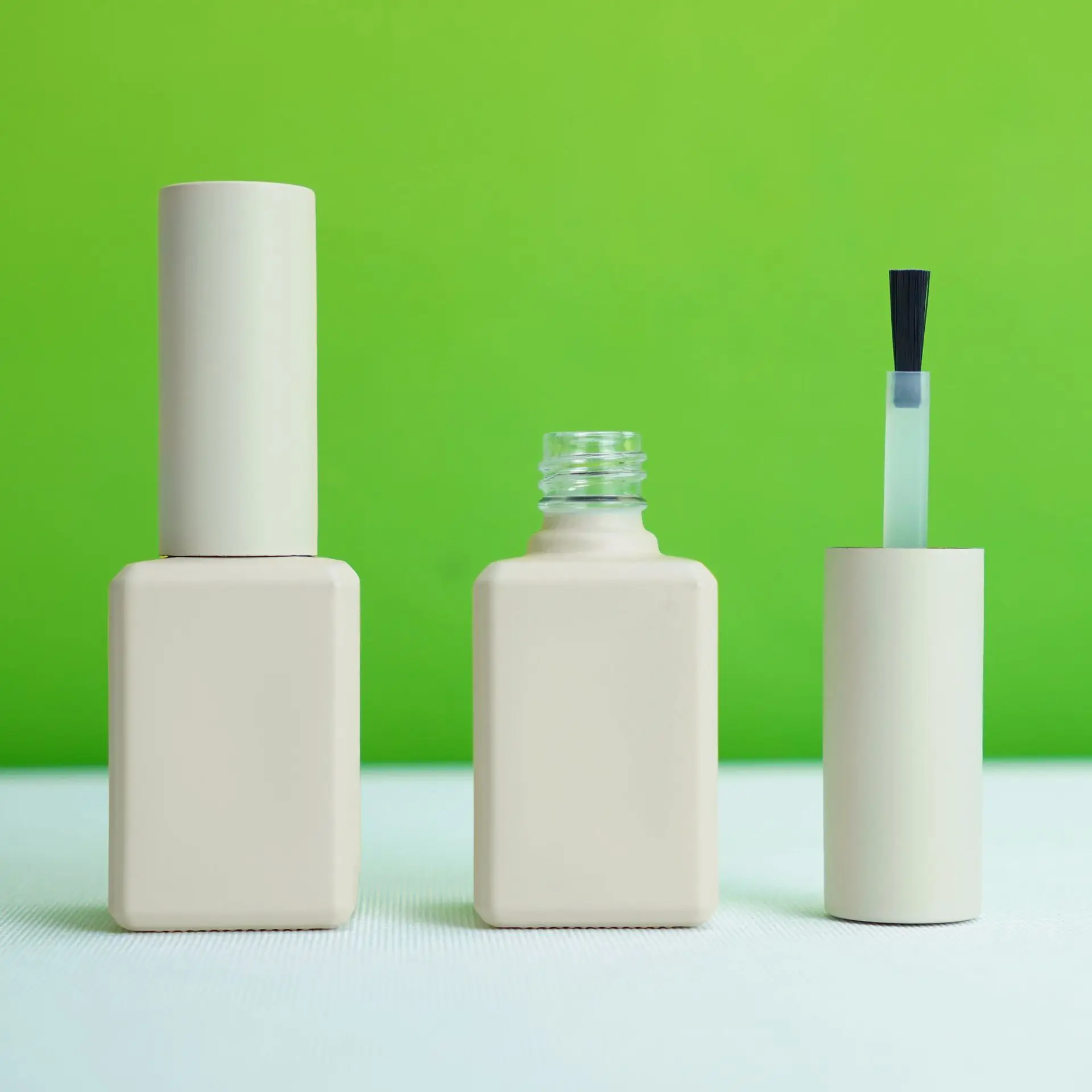 زجاجة طلاء أظافر بيج سعة 15 مل مع فرشاة حاوية زجاجية فارغة لزجاجة جل الأظافر القابلة لإعادة الملء