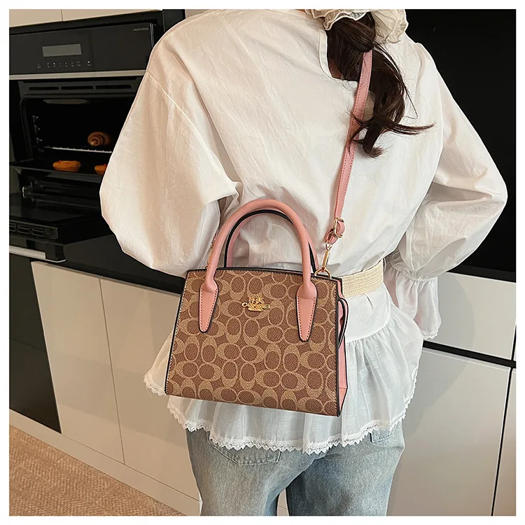 

2025 Hot - Selling! Women's High - end Fashion Tote - New Retro Printing, Light Luxury, Versatile Shoulder Bag