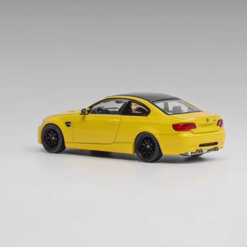 دييكاست 1:64 مقياس M3 E92 سبيكة محاكاة نموذج سيارة معدنية مجموعة ثابتة زينت هدايا العيد اللعب هدية تذكارية