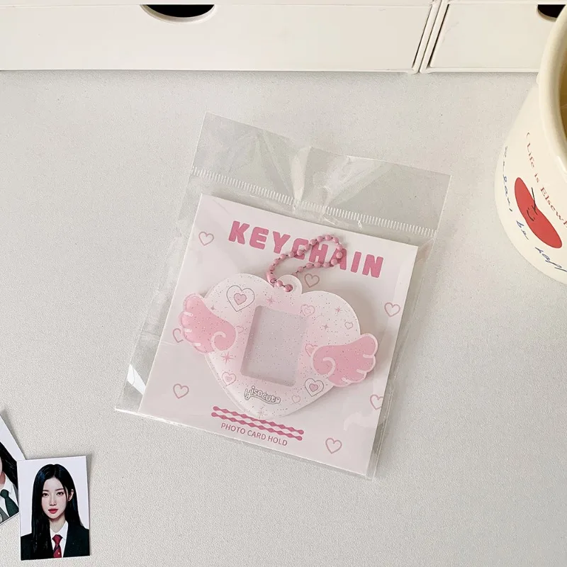 1 インチ Kpop Photocard キーホルダーホルダー甘い韓国のファッション羽ハート学生 Photocard プロテクターかわいいポータブルバッグペンダント