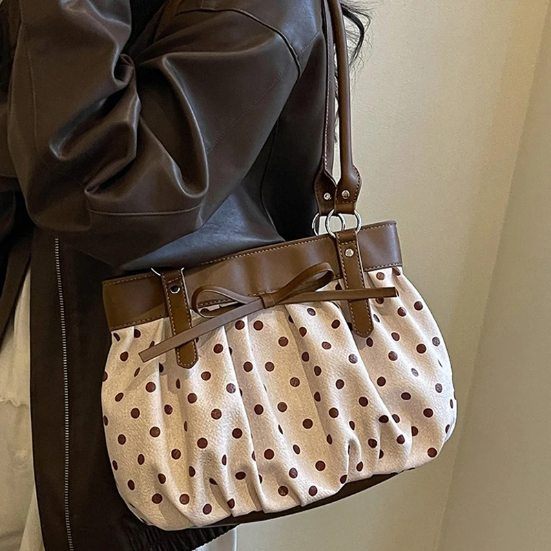 Koreanische Polka-Dot-Schleifenknoten-Patchwork-Hobo-Unterarmtasche, Damenhandtasche, vielseitige leichte Pendler-Tragetasche, lässig-schicke Tasche – Detail 10