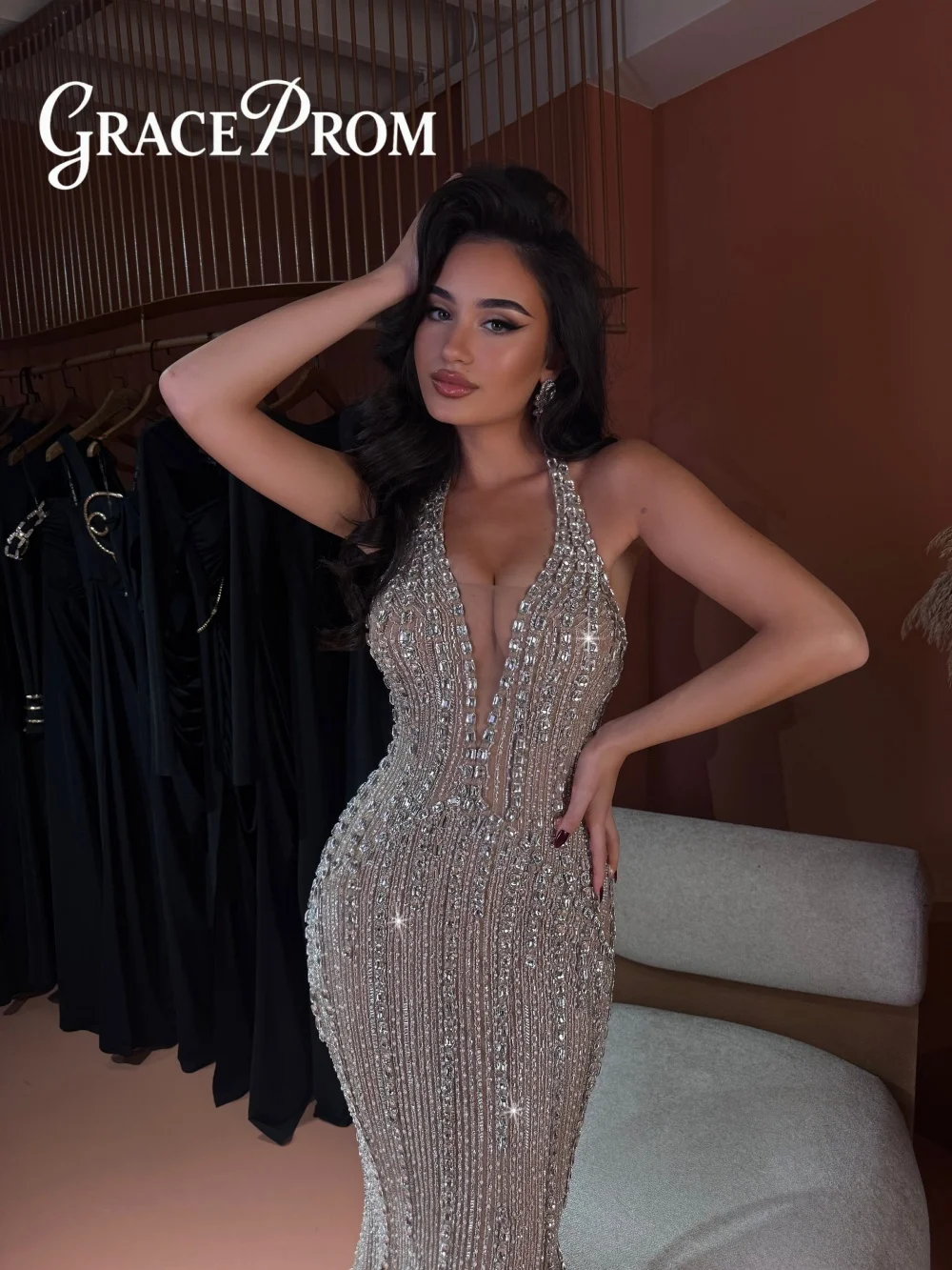 

Elegant Crystal Evening Dress 2026 Sexy Sleeveless Carpet Gown Formal Strapless Crystal Beaded Floor Length Party Gown فسات