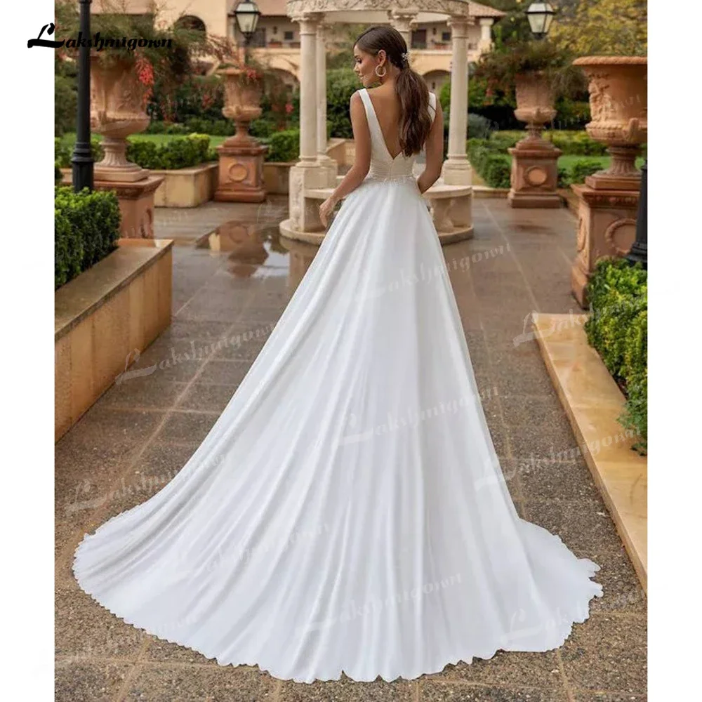 Semplice ed elegante spiaggia modesta bohémien doppio scollo a V abito da sposa da spiaggia abito da sposa in chiffon con perline abito da sposa con strascico