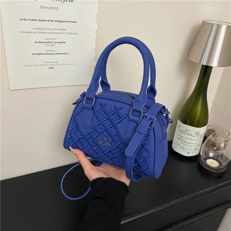 

Minimalist Simple Casual Bag With Letter Logo And Solid Color For Commuter Women Trendy Fashion Crossbody Style