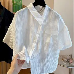 Camicie di Design di moda donna nicchia irregolare abbottonatura pieghettata Texture senso camicia Casual allentata manica corta camicetta tendenza estiva