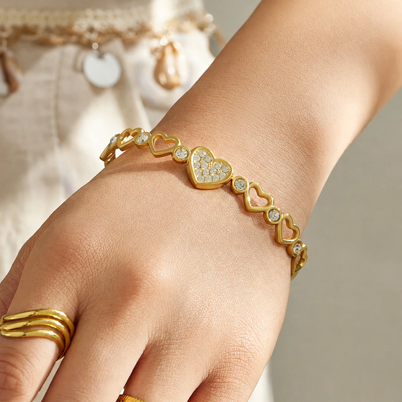 Öffnbare Stretch-Armreifen, Hohlherz-Armreif, 316L Edelstahl-Armband, 18k vergoldet mit CZ, Manschettenarmbänder für Frauen – Detail 4
