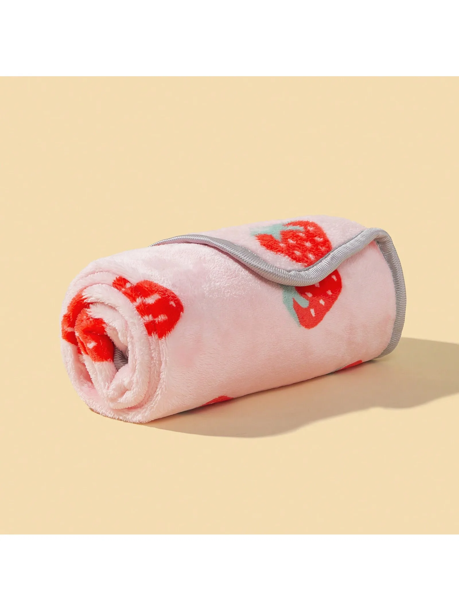 

Fleece Pet Blanket Plush Pink Strawberry Warm Blanket For Autumn Winter Sleeping Of Medium And Small Sized Cats And Dogs