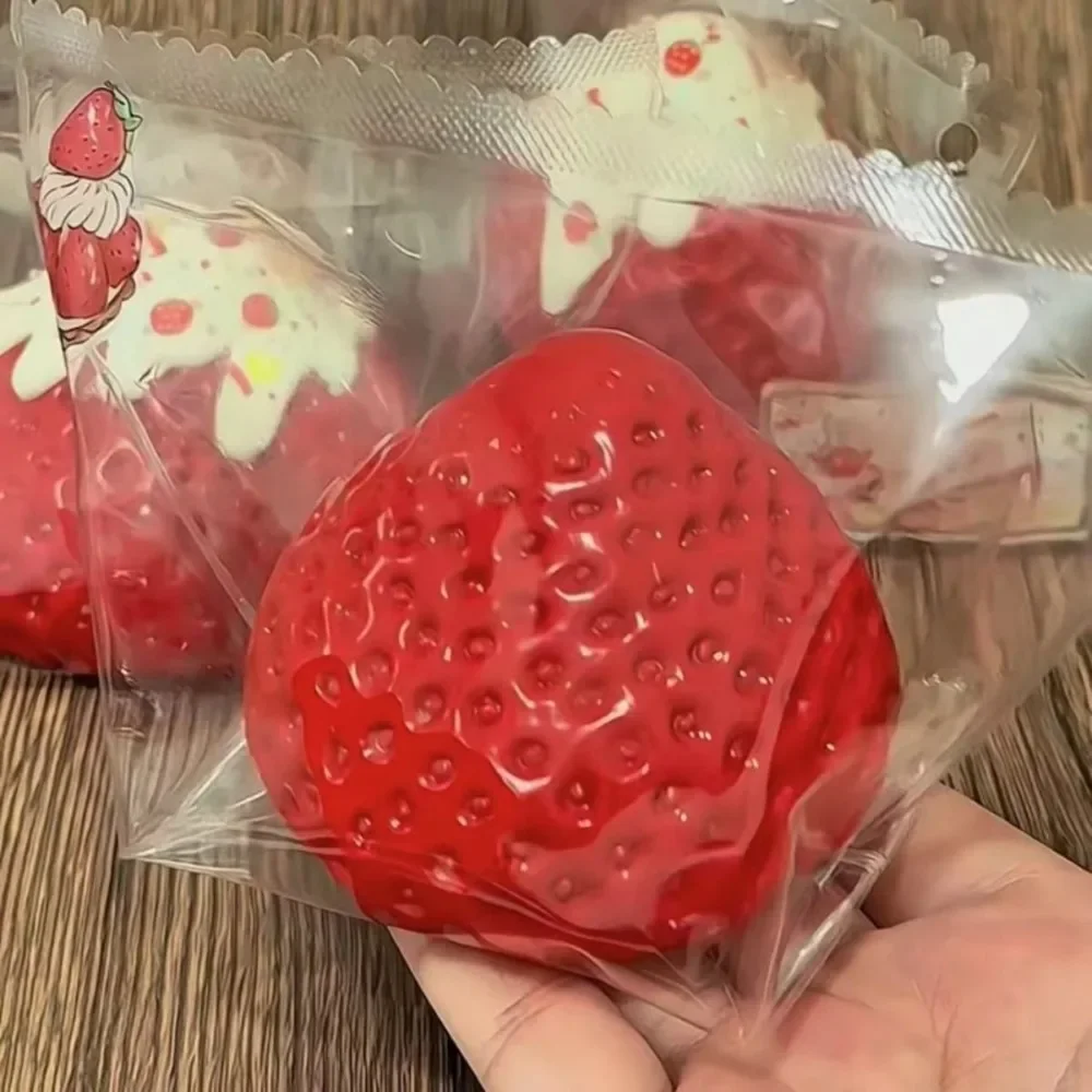 Kawaii Super Zacht Aardbei Stress Speelgoed Simulatie PVC Decomprimerend Knijpspeeltje Verlichten van angst Stress Relief Speelgoed Cadeau