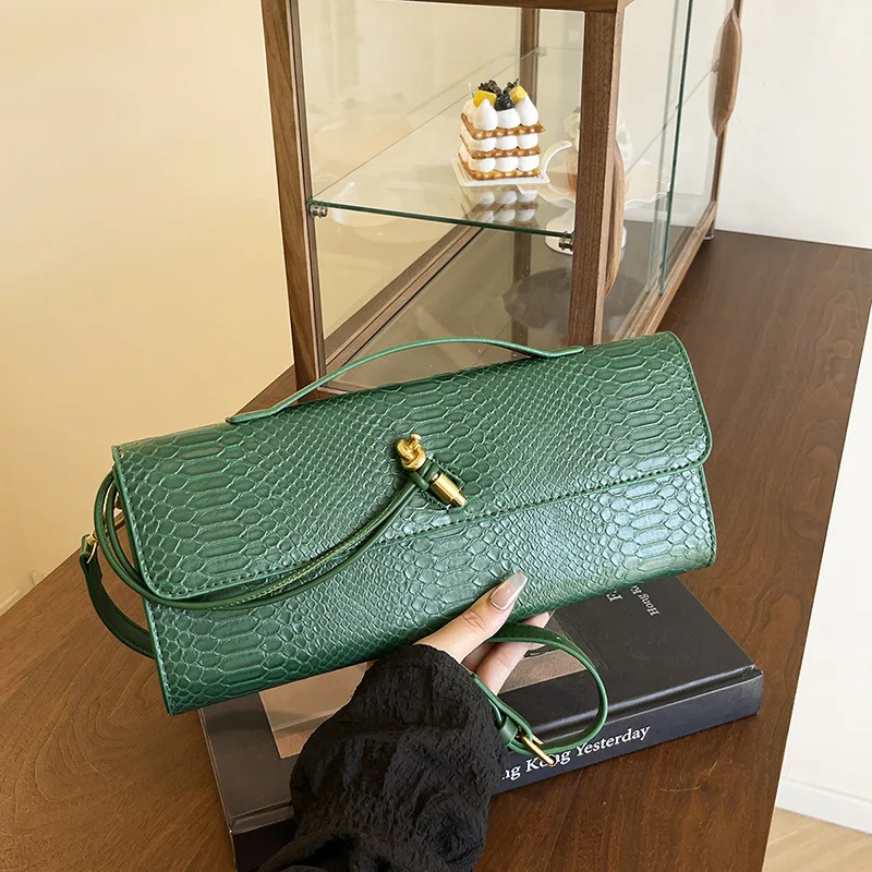 

2025 Luxury Crocodile Embossed Baguette Bag Vintage Clutch Purse with Shoulder Strap Evening Banquet Essential