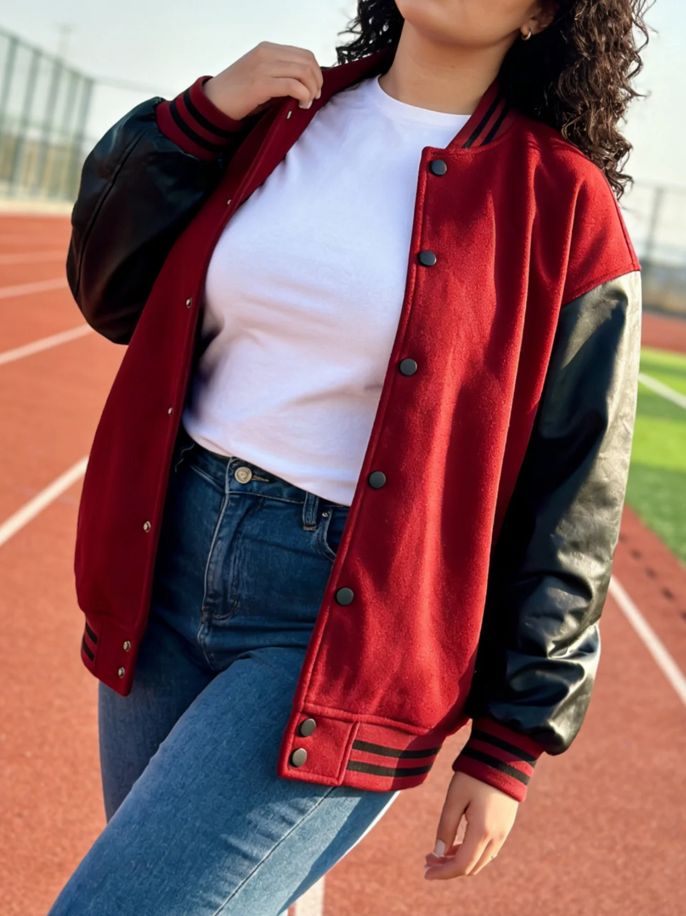 Women's Plus Size Baseball Jacket Trendy Varsity Coat Vintage Casual Outerwear Stylish Streetswear with Two-Tone Color Design