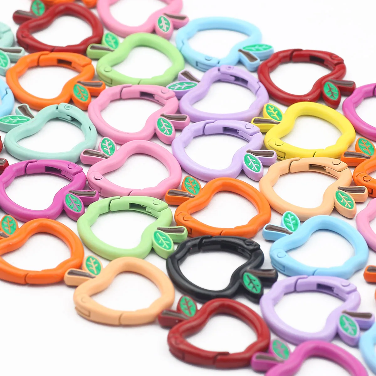 1 stks 28*30mm Metallic ijzer Geel Kleur Apple Vorm gesp Voor Sieraden Maken Charms Armband Ketting sleutelhanger DIY Accessoires