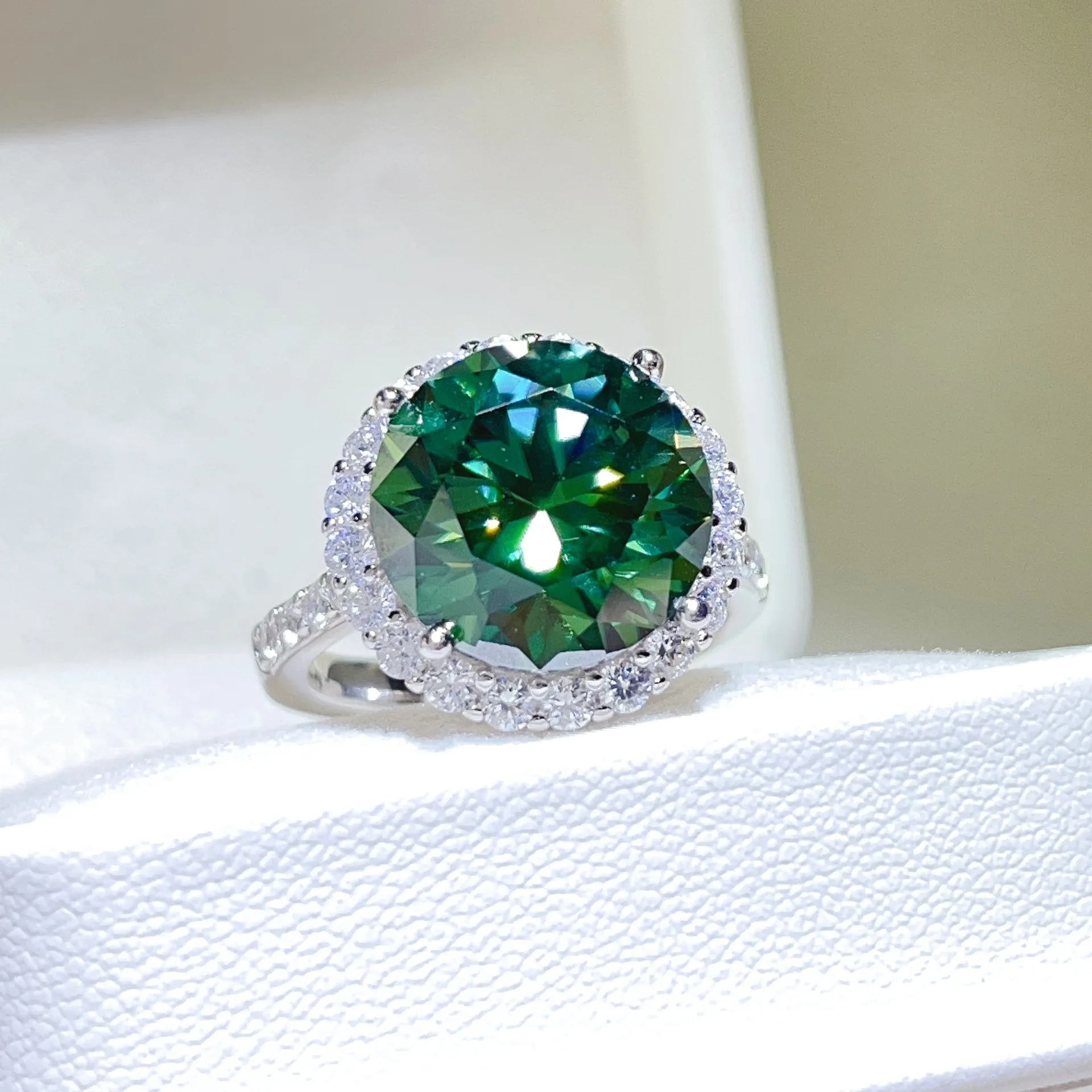 

Luxury Real 10ct Green Moissanite Diamond Ring 925 Sterling Silver Party Wedding Band Rings for Women Engagement Jewelry Gift
