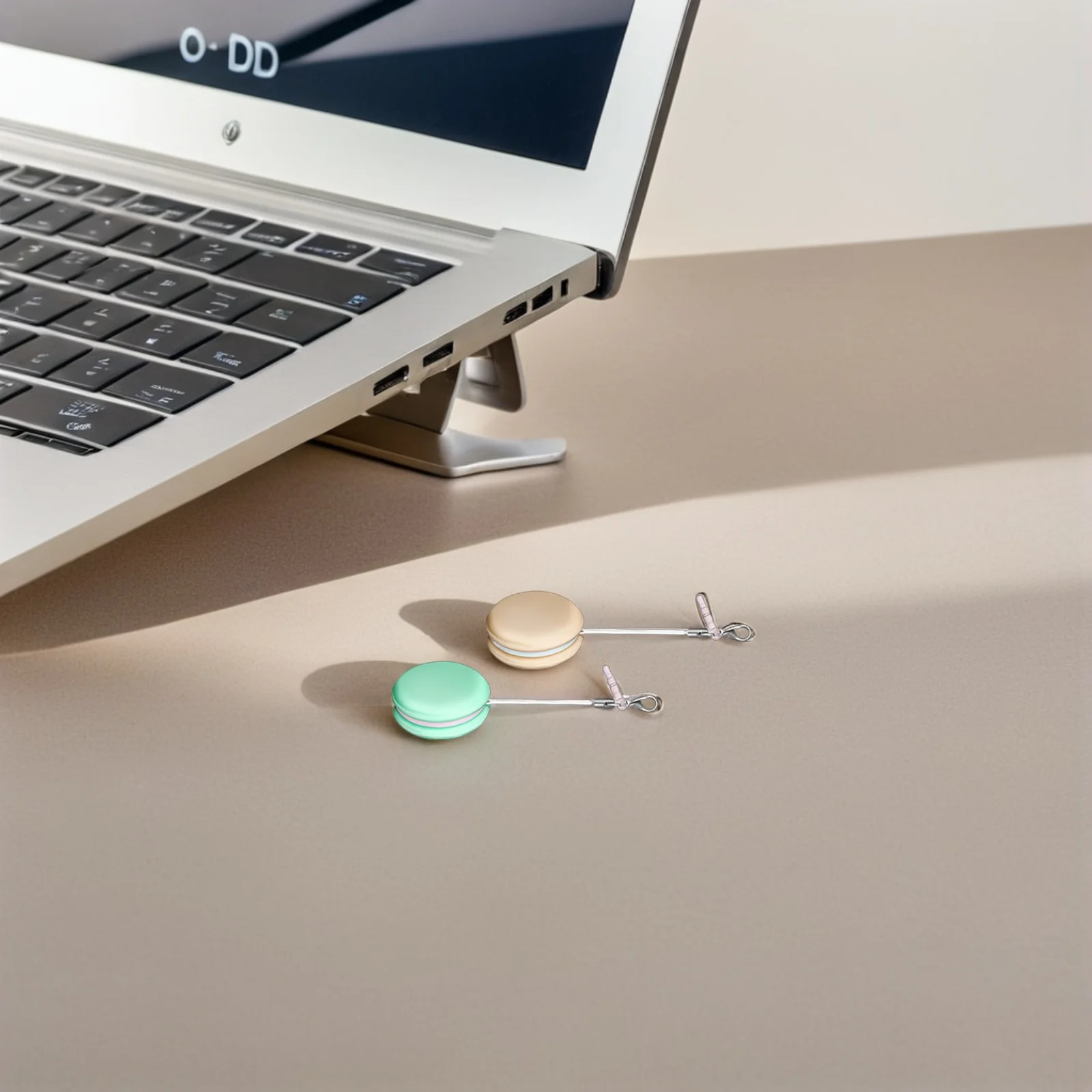 

18Pcs Macaron Screen Cleaner Phone Screen Cleaning Wipes Phone Pendant Lanyard Mobile Tablet Camera Lens Cleaner