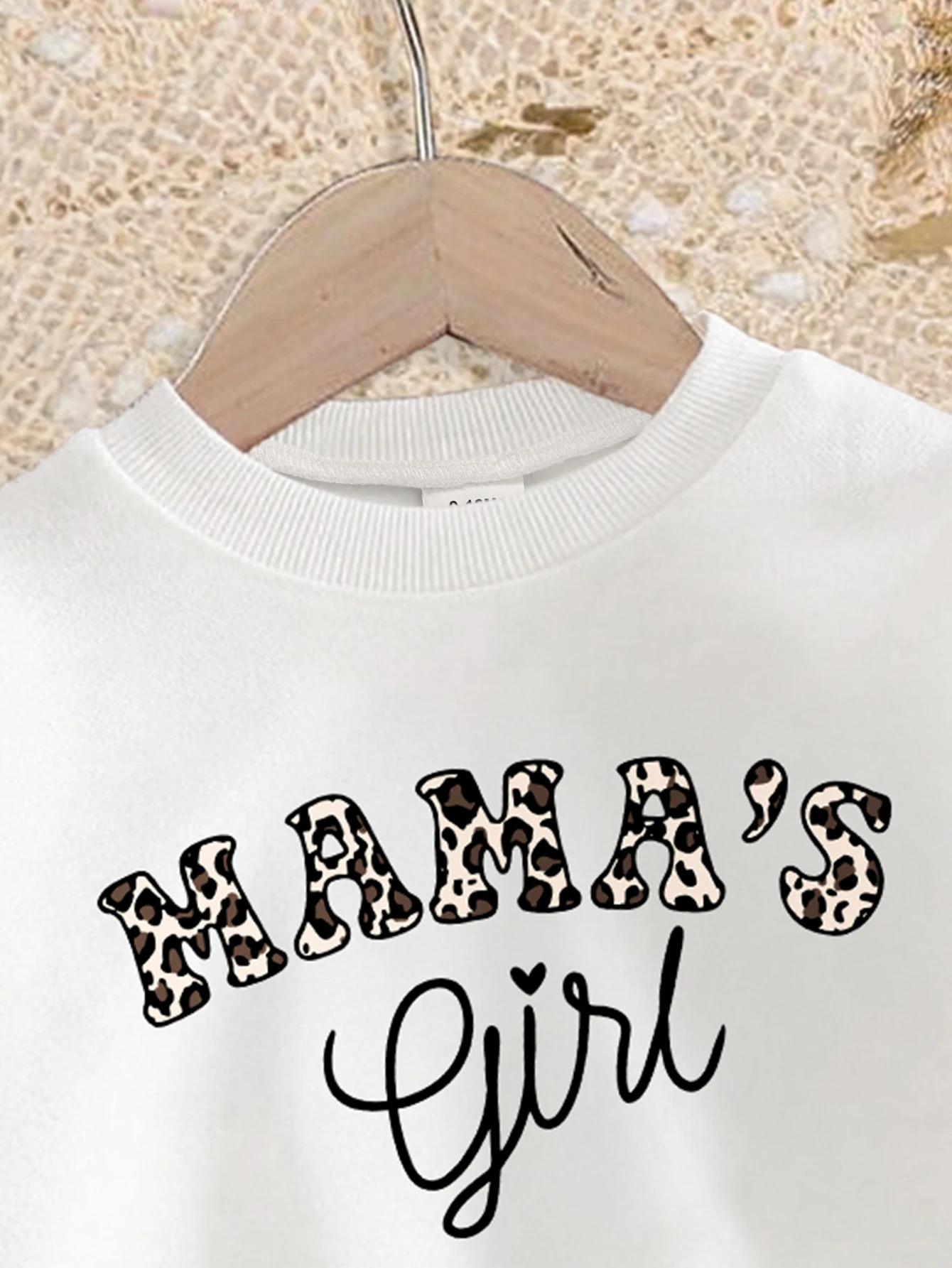 女の赤ちゃん用2点セット、シンプルで多用途な春と秋のスタイル、ベビーヒョウ柄レタープリントラウンドネックリブ袖トップ+伸縮性ウエスト無地パンツ、赤ちゃんのエレガントで若々しい服