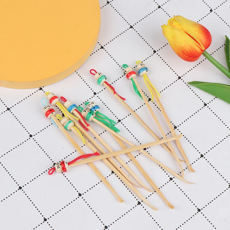 10 pcs/lot Cartoons Cute Mini Doll Ear Picks Wood Bamboo Ear Picks Wax Remover Cleaner Ear Care Tool Random Color Hot Selling