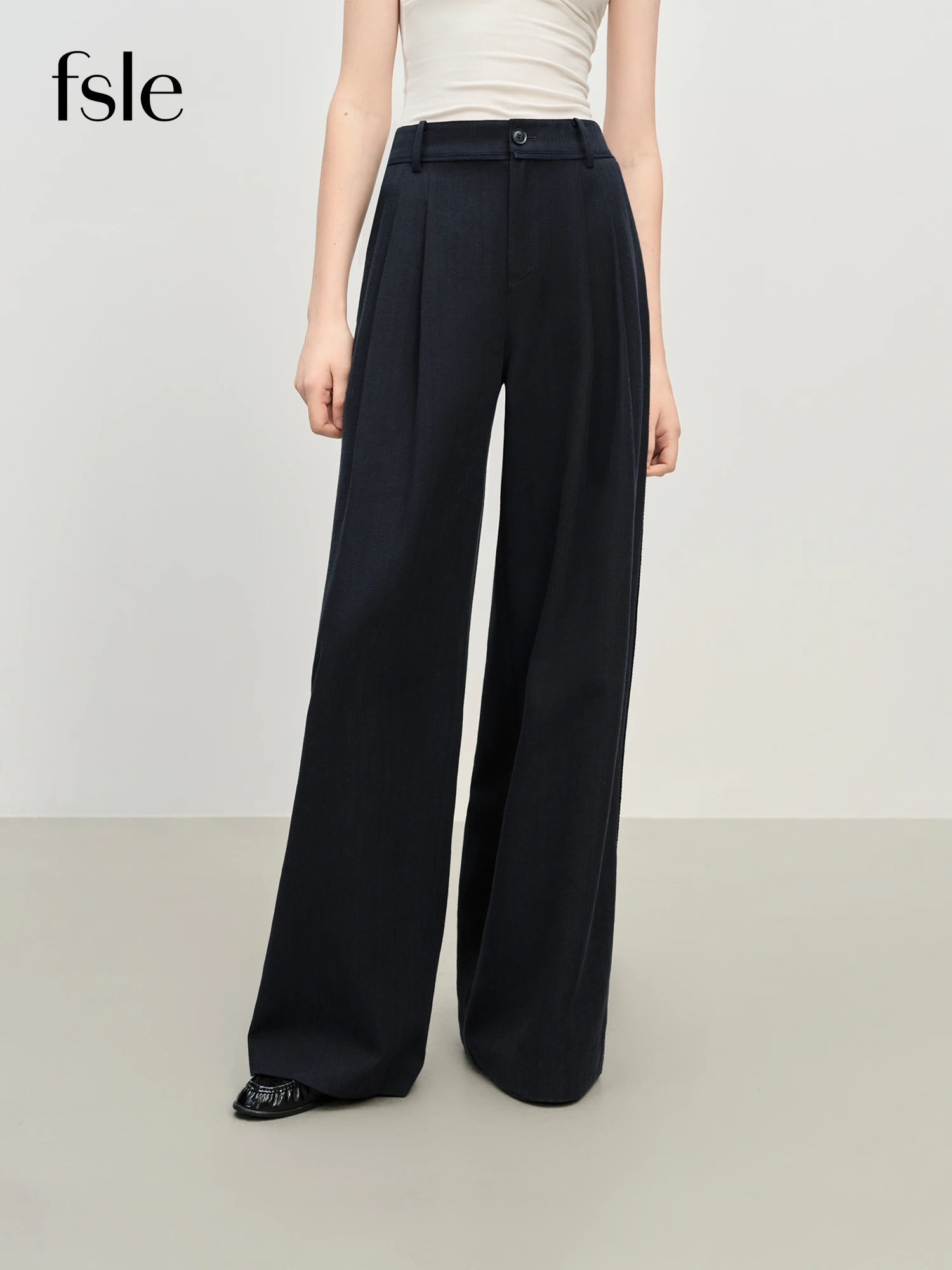

FSLE Retro Style Loose Pleated Drape Straight Pants For Women 2025 Autumn New Arrival Wide-leg Casual Pants 25FS13305