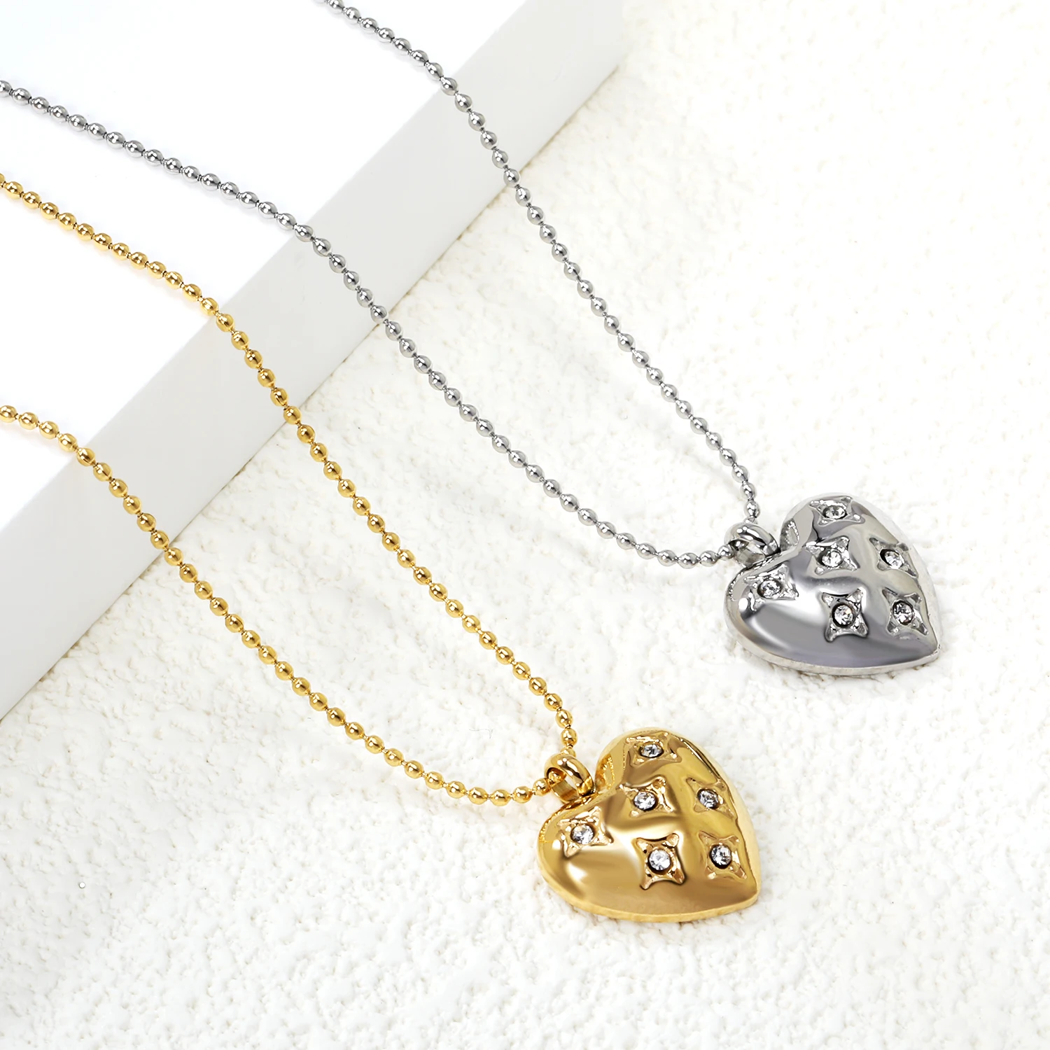 LUXUKISSKIDS Romantic Heart Pendant Necklace Black/White Shell Love Charms Women/Girls Exquisite Clavicle Choker Steel Jewelry