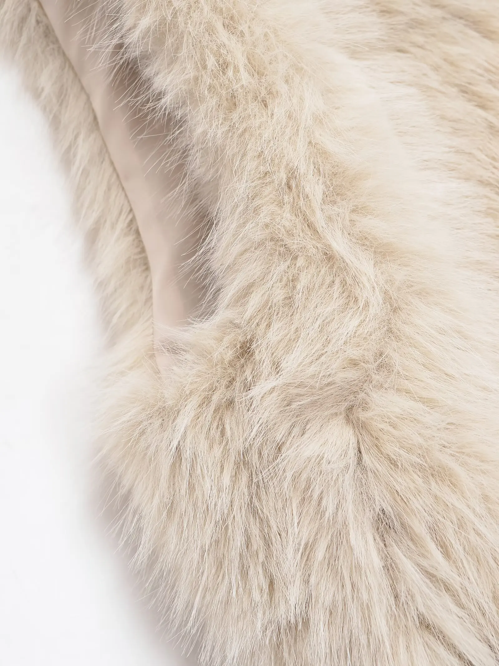 سترات شتوية نسائية من الفرو الصناعي لعام 2025 بدون أكمام وطية صدر السترة وإبزيم مخفي معاطف شتوية للسيدات ملابس خارجية عالية الشارع