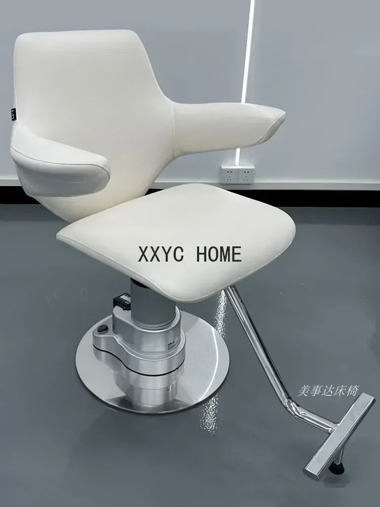 

Беспроводное кресло-подъемник для парикмахерских работ