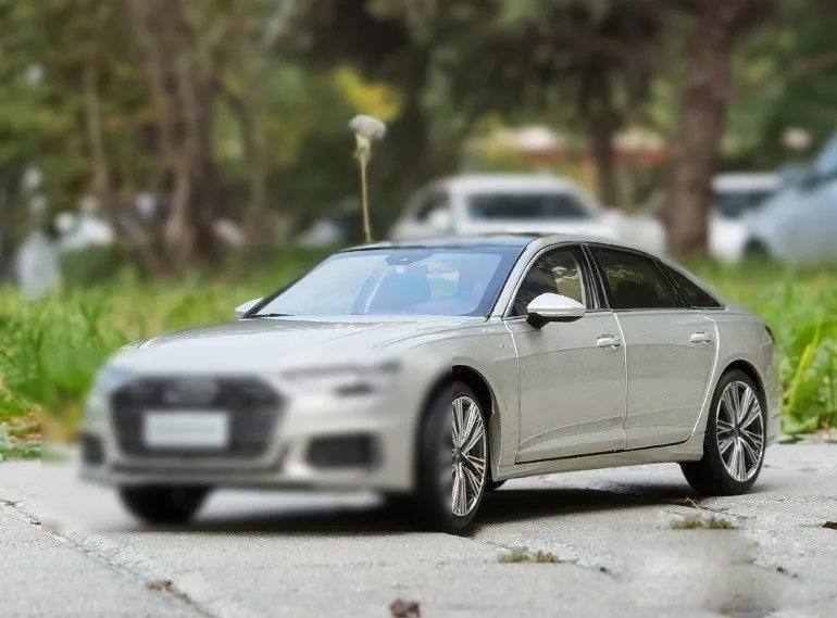 NOWY 1/18 Audi A6 L A6L 2019 Model Samochodu z Odlewu Metalowego Złoty/Czarny Zabawki Prezenty Kolekcja Dekoracyjna Hobby
