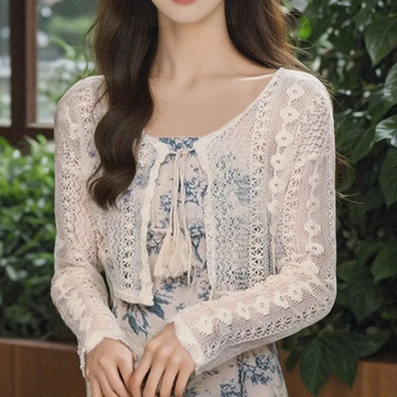 

2025 Summer Long Sleeve Sunscreen Shirt Shawl Women Shirt Solid Lace Hollow Out Shirts Blouse Women Tops Camisas De Mujer N573