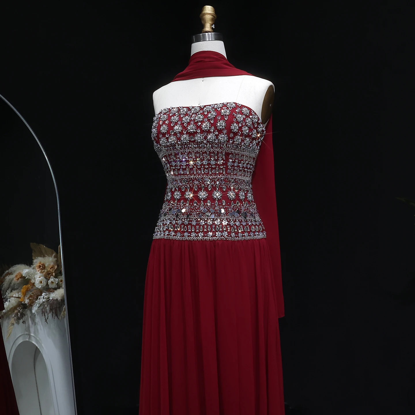 Sharon Said Funkelndes Fliederfarbenes Perlenbesetztes Plissiertes Chiffon-Abendkleid mit Fließendem Schal Dubai Saudi Hochzeitsfeier SS539 Maßanfertigung – Detail 35