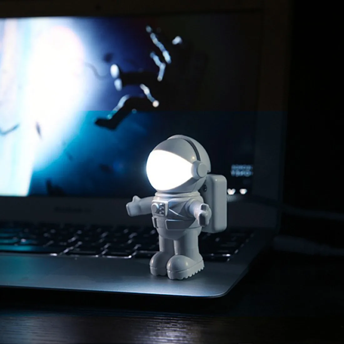 Nieuwe Stijl Cool Nieuwe Astronaut Spaceman Usb Led Verstelbare Nachtlampje Voor Computer Pc Lamp Bureaulamp Pure White Gratis verzendkosten